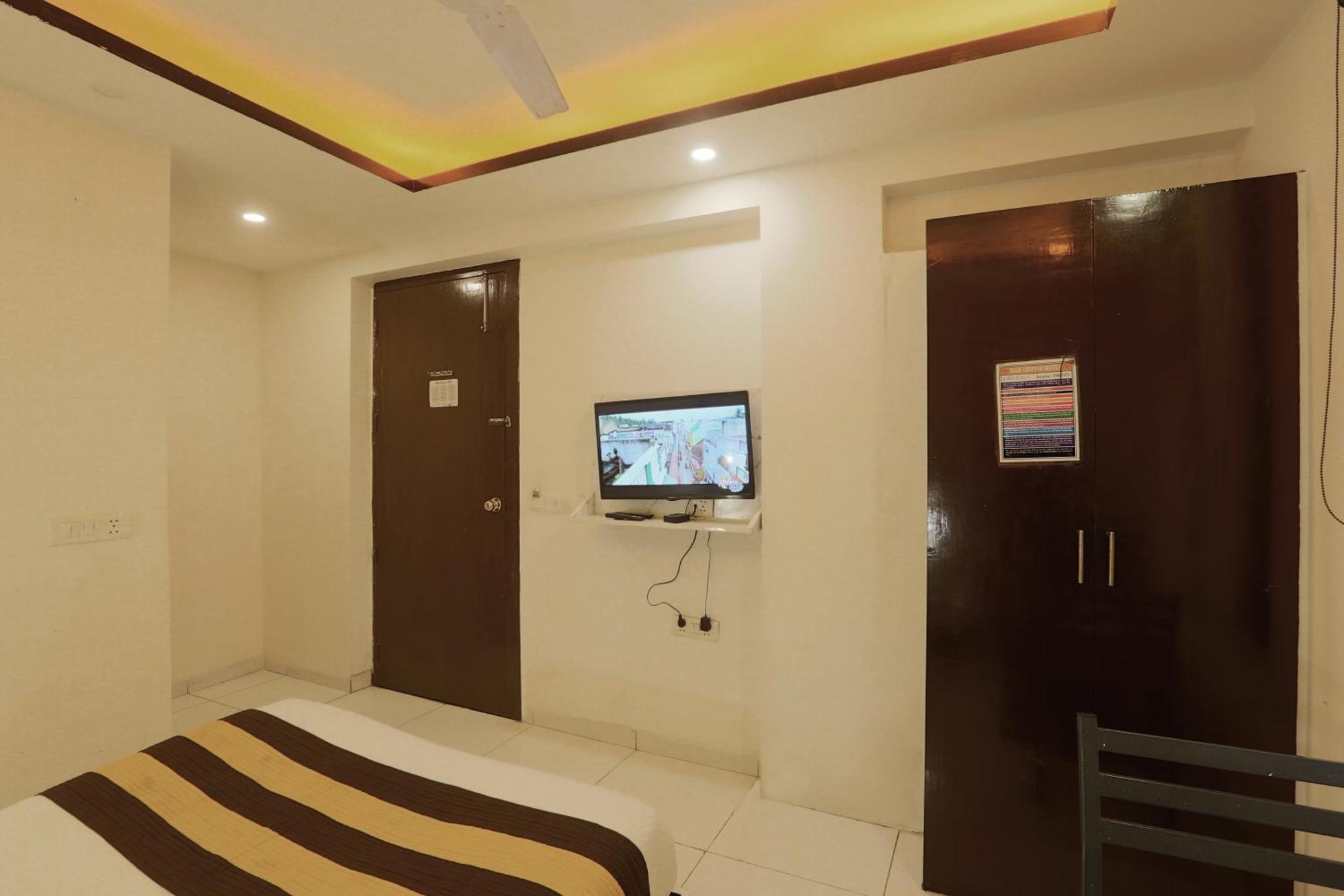 Hotel Triton Grand At Delhi Airport New Delhi Exterior photo