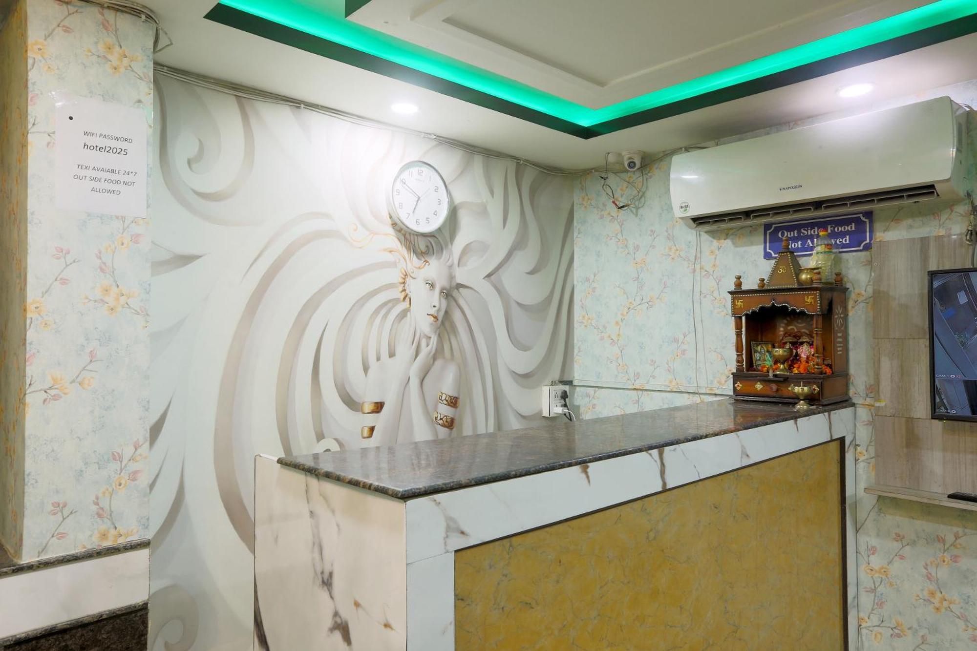 Hotel Triton Grand At Delhi Airport New Delhi Exterior photo