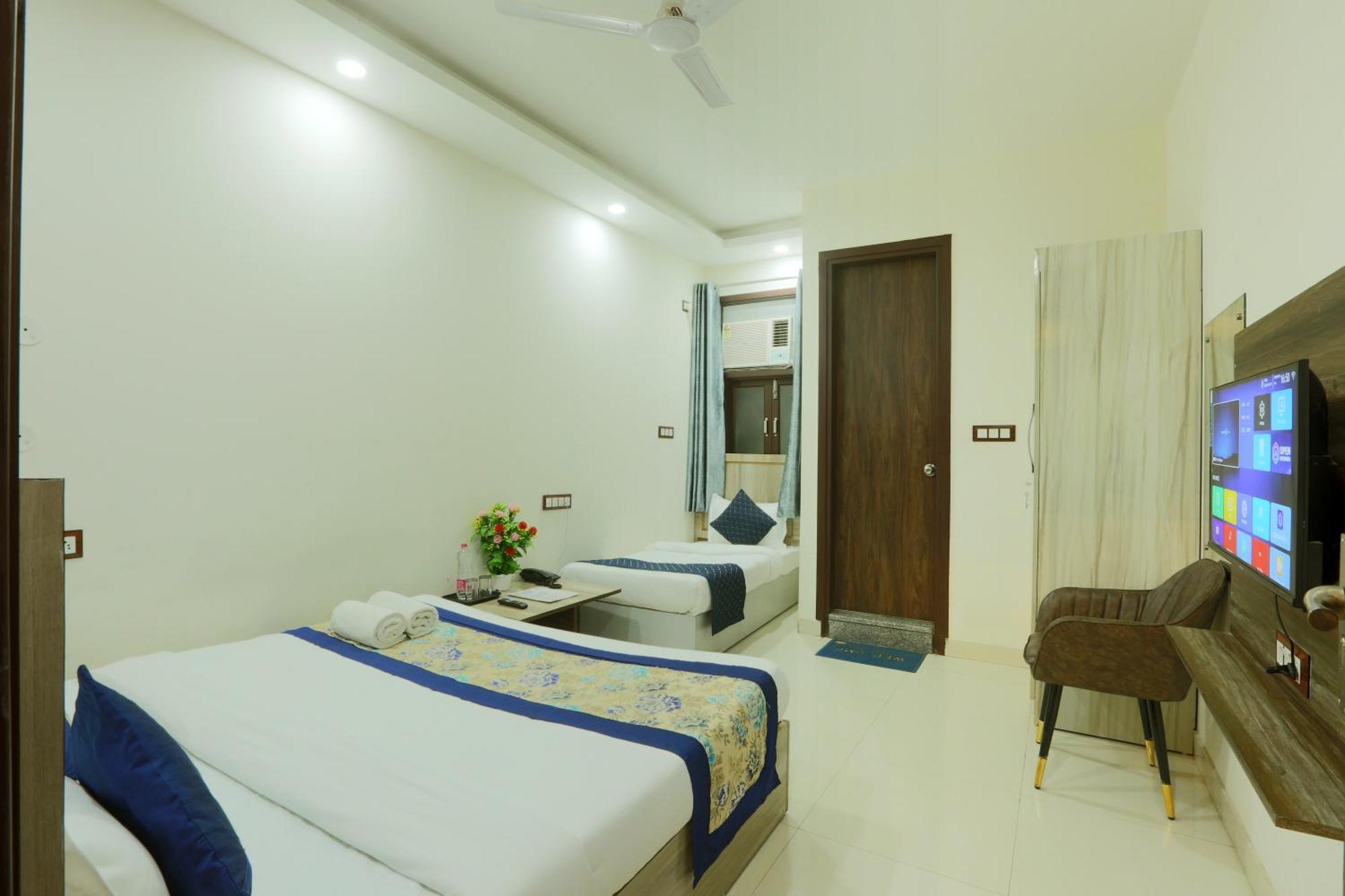 Hotel Triton Grand At Delhi Airport New Delhi Exterior photo